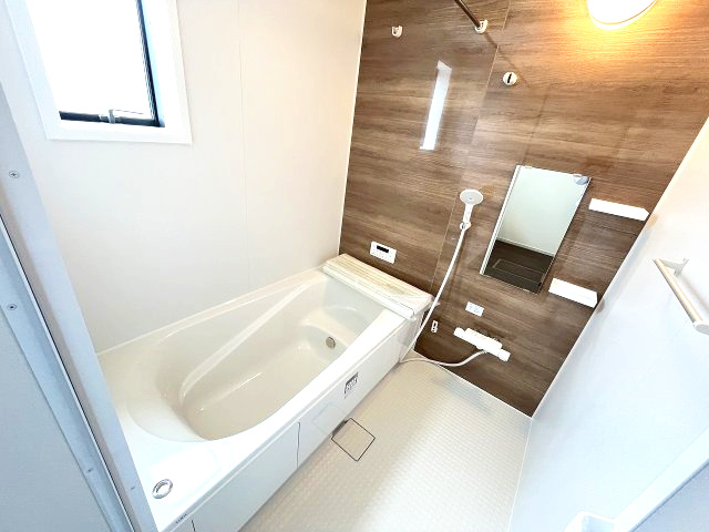 【浴室】 | 福岡市南区大平寺1丁目9期　1号棟（全1棟）【仲介手数料無料・0円】 | 現地写真。浴室です。