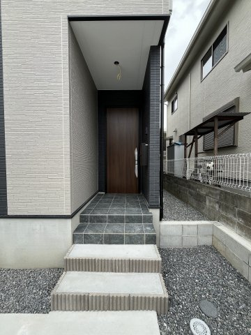 【玄関】 | 福岡市南区大平寺1丁目9期　1号棟（全1棟）【仲介手数料無料・0円】 | 現地写真。