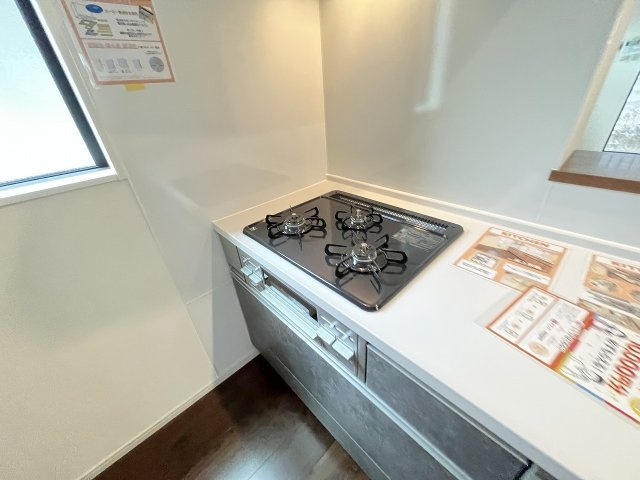 【キッチン】 | 福岡市南区大平寺1丁目9期　1号棟（全1棟）【仲介手数料無料・0円】 | 現地写真。