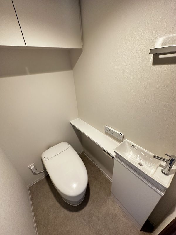 ONE ROOF RESIDENCE NISHINIPPORI のトイレ