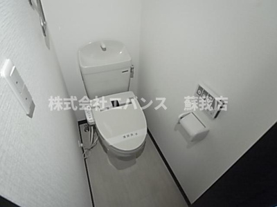 【トイレ】 | ロイヤルコート | 落ち着いた色調のトイレです