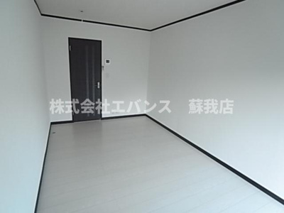 【寝室】 | ロイヤルコート | 落ち着いた色調の寝室です