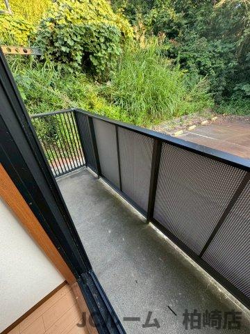 柏崎市半田２丁目のアパートのバルコニー