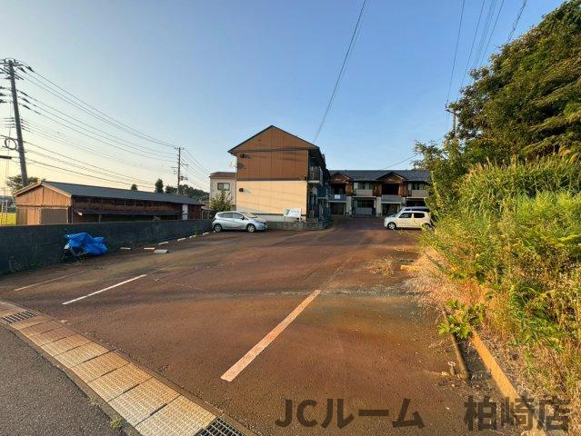 柏崎市半田２丁目のアパートの駐車場