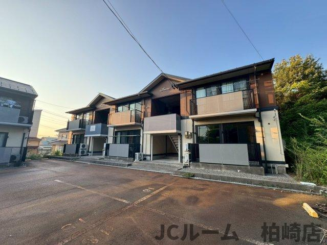 柏崎市半田２丁目のアパートの外観