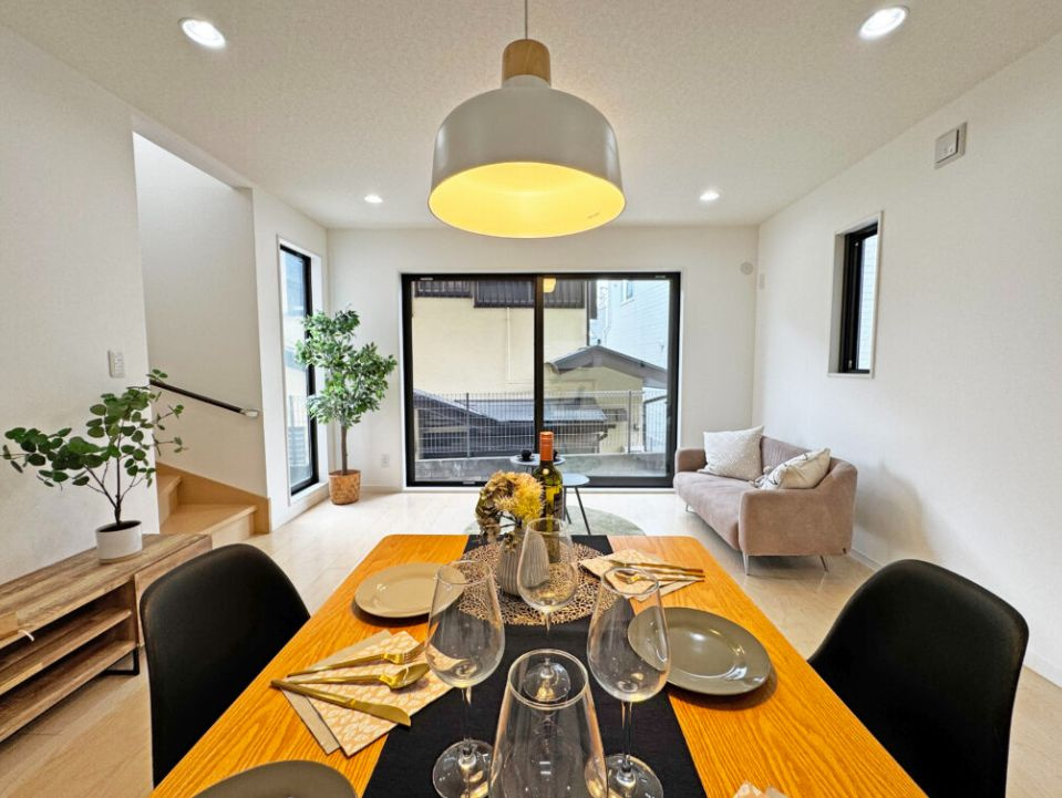 座間市広野台1丁目　中古戸建の居間・リビング|リビングダイニング