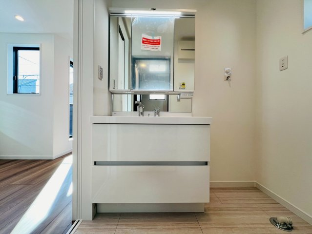 【その他】 | ～インフィーア Vol. 68　西東京市住吉町４丁目　ブランド新築戸建て～ | 【南側立面図】開放感あふれるワイドバルコニーは陽当たり良好