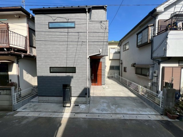 【外観】 | ～インフィーア Vol. 68　西東京市住吉町４丁目　ブランド新築戸建て～ | シンプルで洗練されたデザインが、周囲の街並みと美しく調和