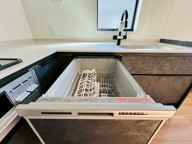 【バルコニー】 | ～インフィーア Vol. 68　西東京市住吉町４丁目　ブランド新築戸建て～ | 【建築中】日当たりの良いバルコニーで、毎日の家事も快適に