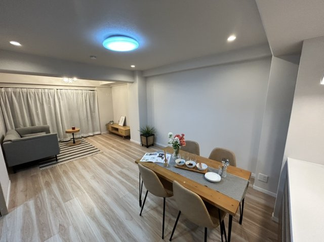 【居間・リビング】フローレスタ学園前 