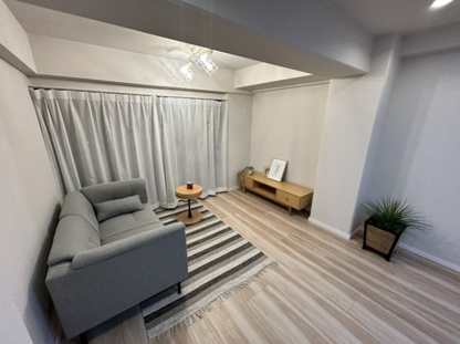 【居間・リビング】フローレスタ学園前 