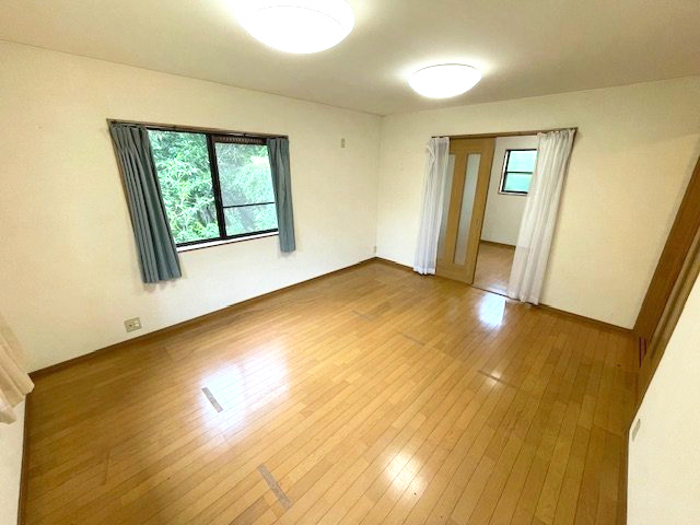 高島市マキノ町大沼中古戸建の洋室