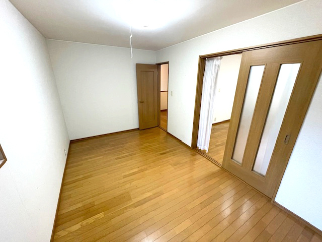 高島市マキノ町大沼中古戸建の洋室