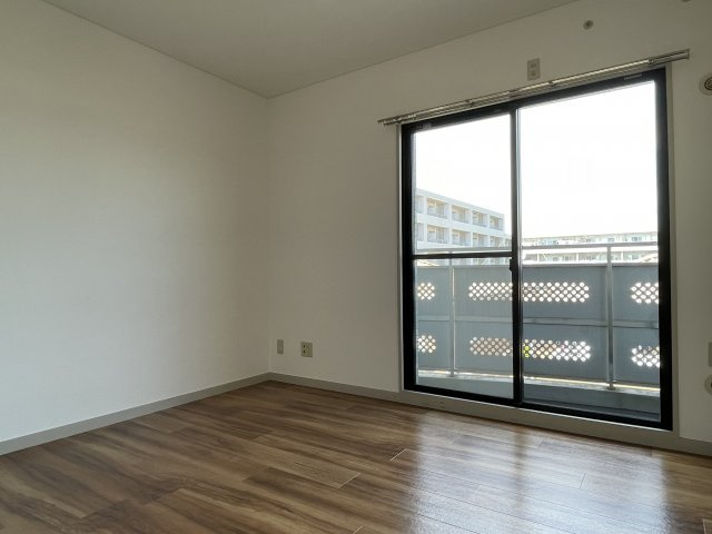 川崎市麻生区百合丘２丁目の賃貸マンションの洋室