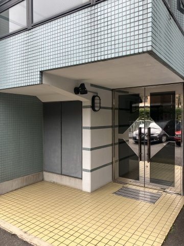 川崎市麻生区百合丘２丁目の賃貸マンションのエントランス