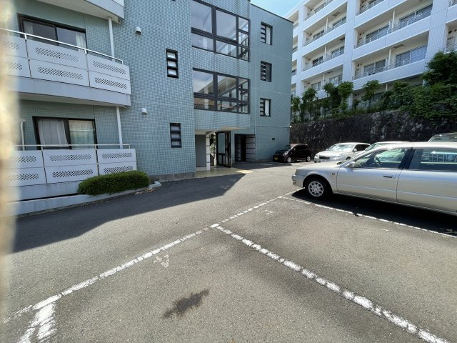川崎市麻生区百合丘２丁目の賃貸マンションの駐車場