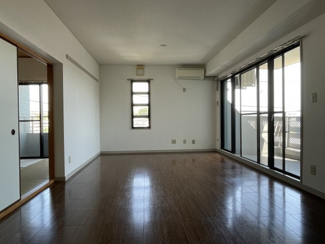 サニークレスト百合ヶ丘の居間・リビング