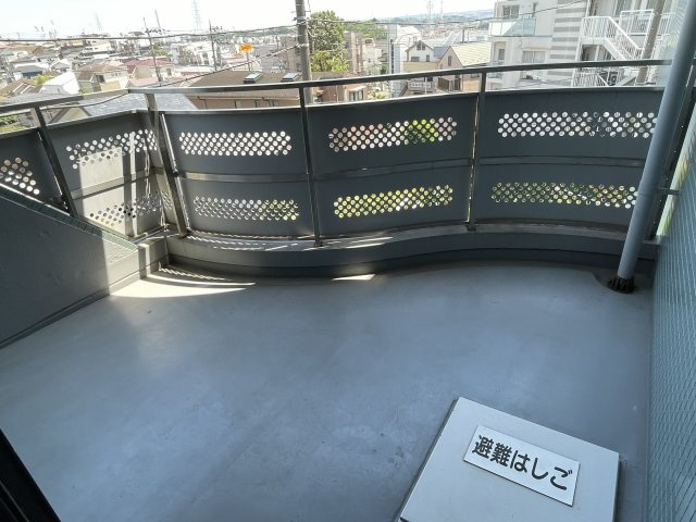川崎市麻生区百合丘２丁目の賃貸マンションのバルコニー