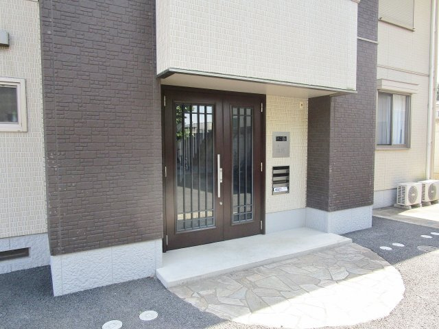 ヴィラーチェＡのエントランス