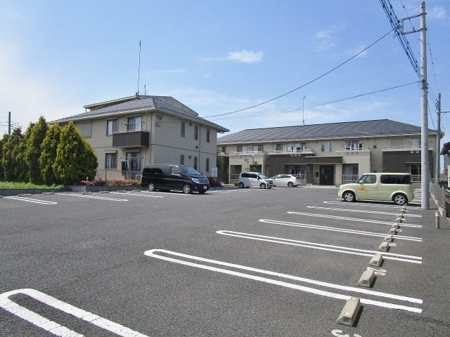 ヴィラーチェＡの駐車場