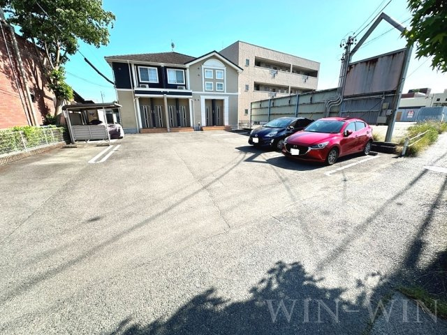 ヴィラス新栄の駐車場