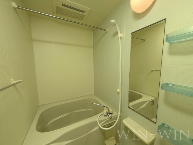 ヴィラス新栄の浴室