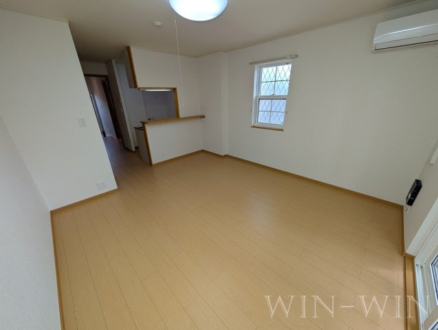 ヴィラス新栄の居間・リビング