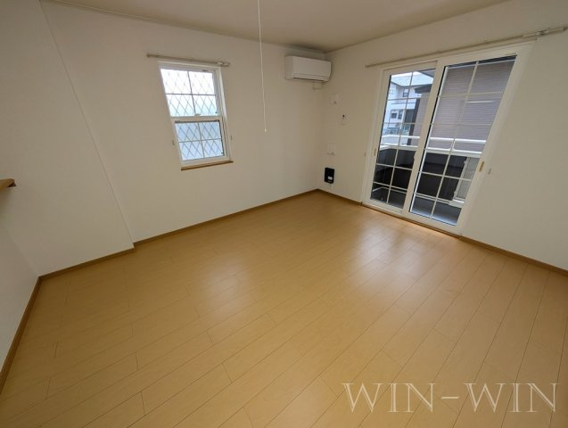 ヴィラス新栄の居間・リビング