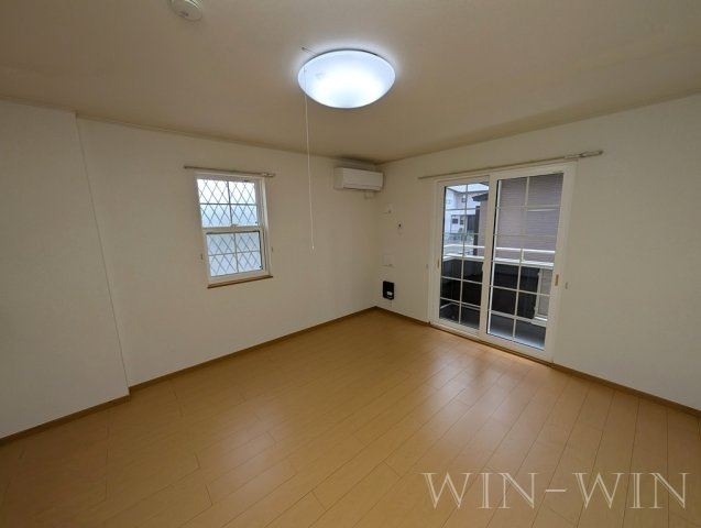 ヴィラス新栄の居間・リビング