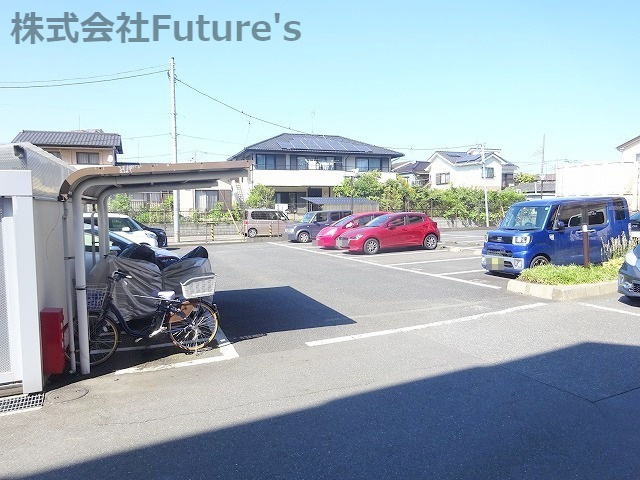 ロータリーパレス三郷金町の駐車場|平面駐車場（空き・料金要確認）