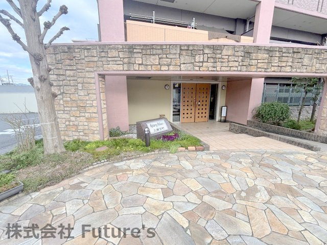 ロータリーパレス三郷金町のエントランス|建物エントランス