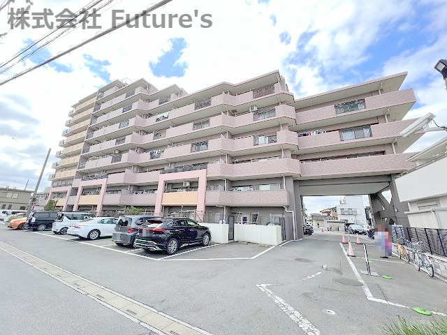 ロータリーパレス三郷金町の外観|小学校まで徒歩4分なのでお子様の通学も安心です