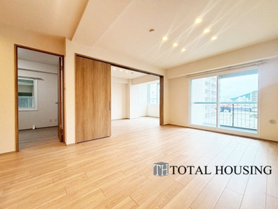 【居間・リビング】 | ライオンズマンション円山第2 | ☆☆大空間リビングは家族のオアシスへ☆☆毎日家族が笑顔で生活する空間であるリビング。
広さと明るさには拘ってほしい空間です。お子様の成長に合わせて家具の配置なども広いからこそ可能です。