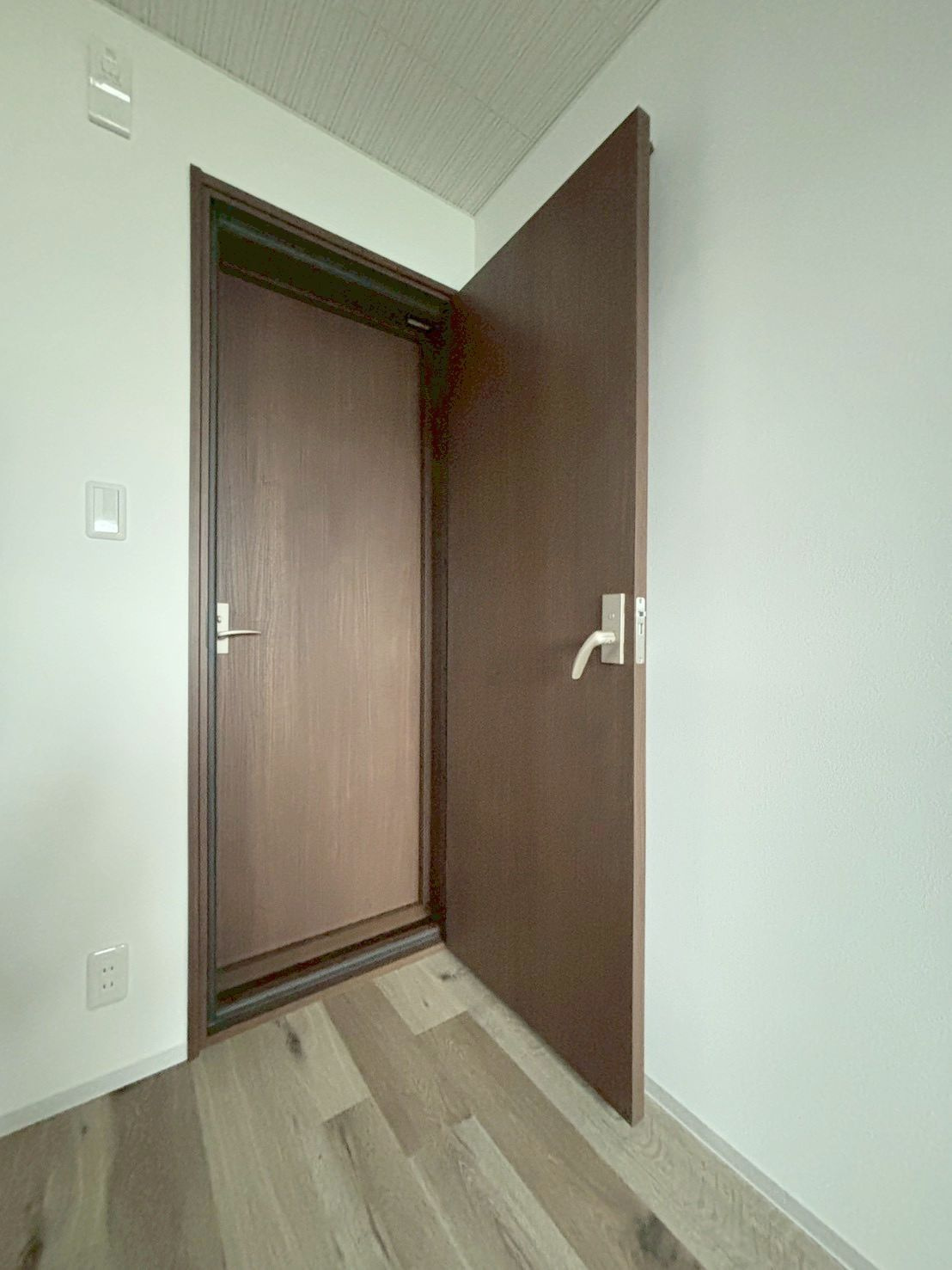 「防音マンション」VORT野方レジデンスの内装|2重防音扉になっています。