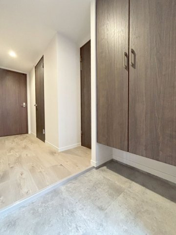 「防音マンション」VORT野方レジデンスの玄関|明るい玄関です