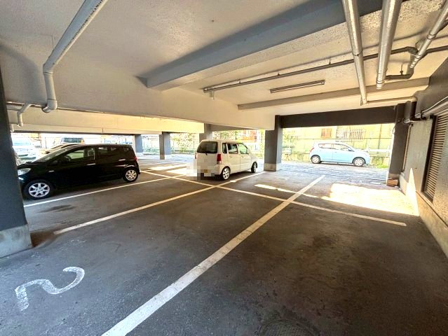 SAMURAIマンションの駐車場