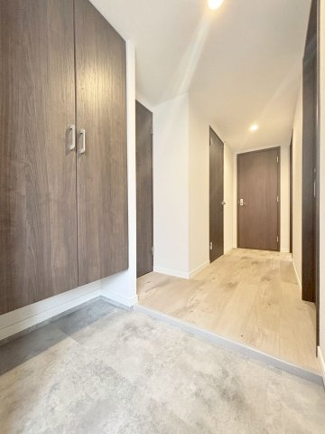 「防音マンション」VORT野方レジデンスの玄関|明るい玄関です