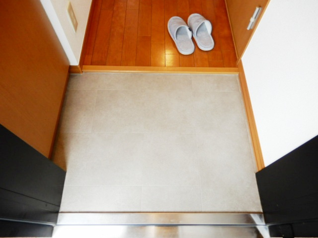 ラフィーネ野沢の玄関