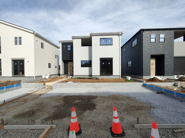 【Livele Garden】　古河市鴻巣　第６　全4邸の外観|〇２号棟〇
広々主寝室8.5帖！雨の日も安心インナーバルコニーのある間取りです♪
2025年11月撮影