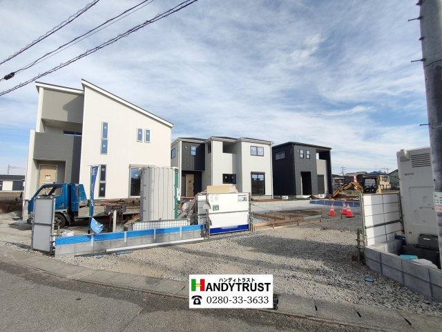 【Livele Garden】　古河市鴻巣　第６　全4邸の前面道路含む現地写真|徒歩圏内商業施設充実♪お買い物にも便利な立地（＾＾）全4棟現場です！ぜひ、お気軽にお問い合わせください♪
2025年11月撮影