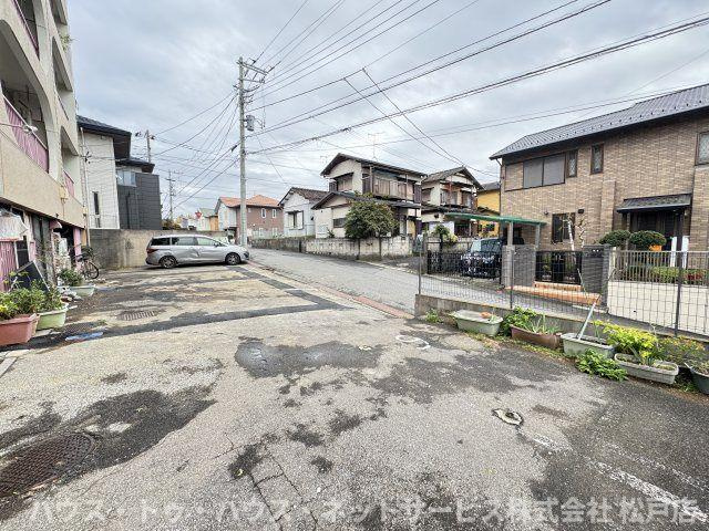 ジャスミンコート３ の駐車場