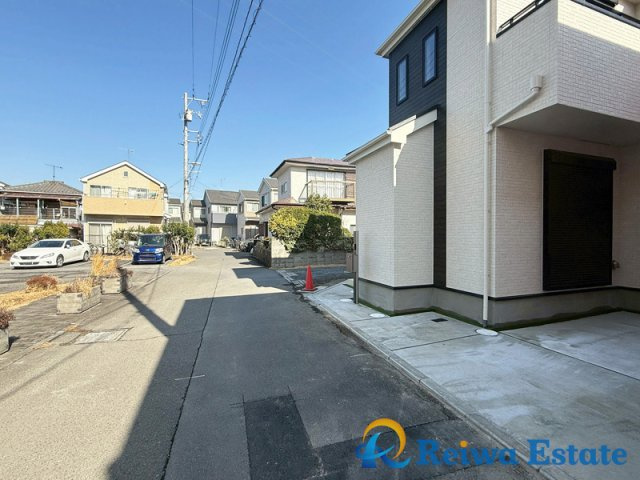 新築戸建　茅ヶ崎市香川4丁目の前面道路含む現地写真