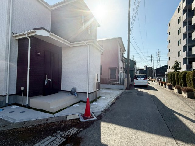新築戸建　茅ヶ崎市香川4丁目の前面道路含む現地写真