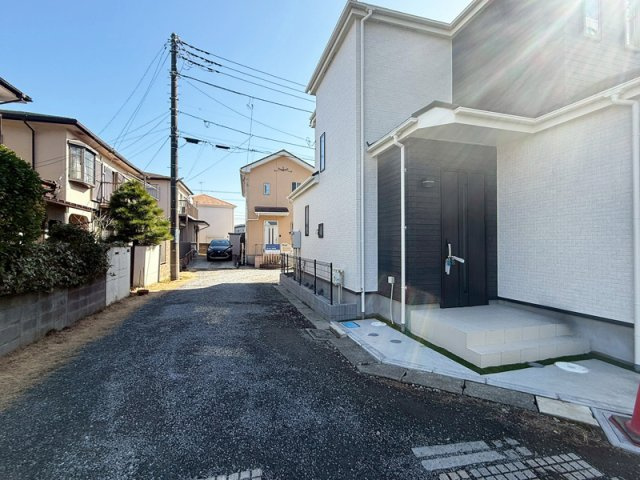新築戸建　茅ヶ崎市香川4丁目の前面道路含む現地写真