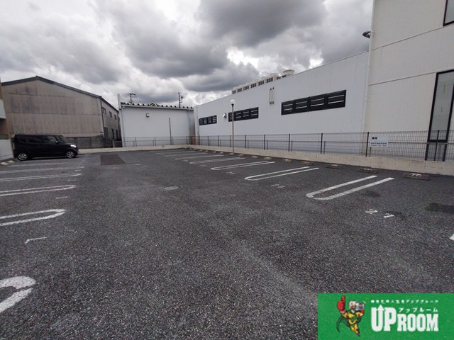 ボヌール飛高の駐車場