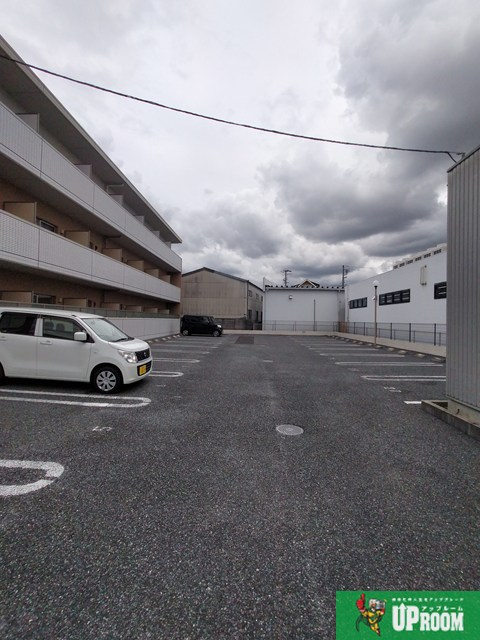 ボヌール飛高の駐車場