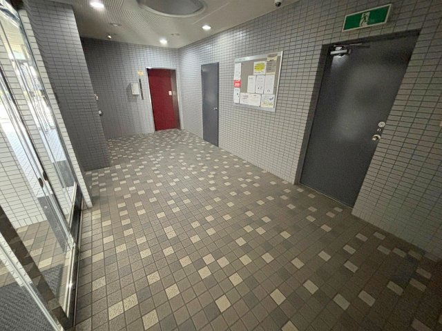 ベルフィード新大阪のエントランス