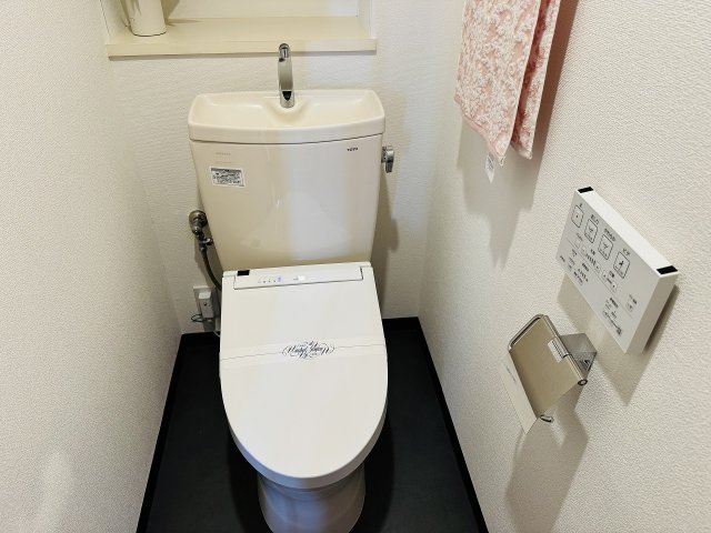 ネオハイツ八王子明神町のトイレ|～暖房温水洗浄機能便座交換済み　冬場は特に嬉しい機能ですね～