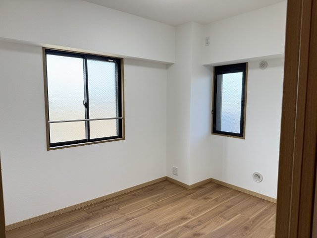 ネオハイツ八王子明神町の寝室|～5.5帖の主寝室です～