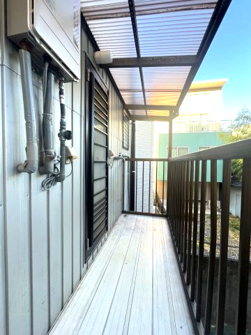 【バルコニー】 | 中古一戸建　高知市桜井町1丁目 | ２階脱衣室から出ます。